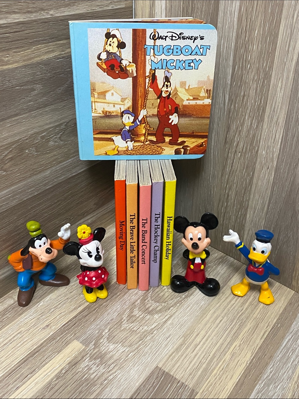 Disney Mickey & Friends Minnie Mouse Donald Duck Goofy Mini books vintage